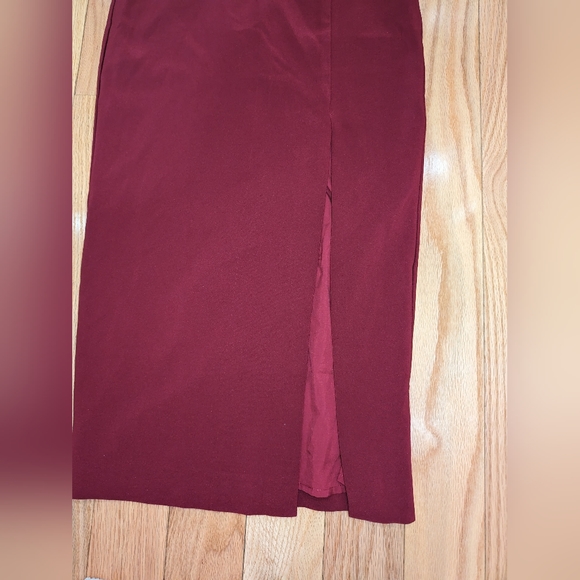 9. NWOT ASTR THE LABEL MELANI EMBELLISHED STRAPLESS MIDI DRESS IN WINE - Picture 8 of 11